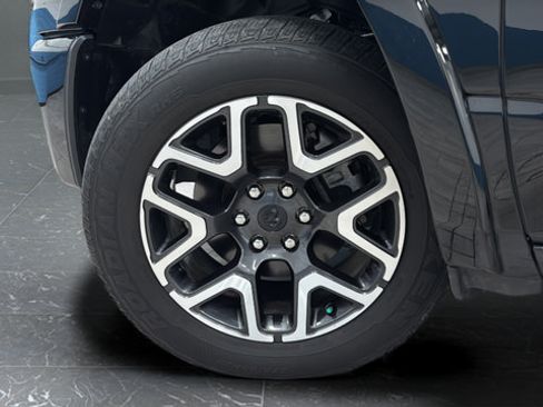 Used 2025 RAM 1500 Laramie w/ Laramie Southwest Edition AWD/4WD image 38