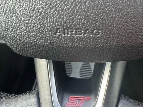 Used 2018 Ford Focus ST image 53