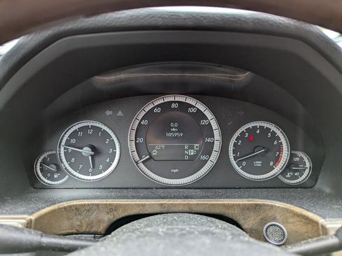 Used 2010 Mercedes-Benz E 350 4MATIC Sedan image 4