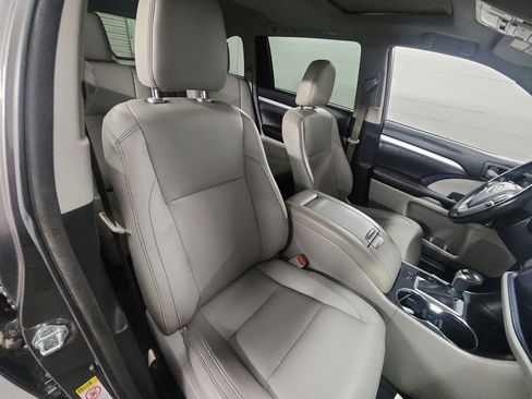 Used 2017 Toyota Highlander XLE image 27