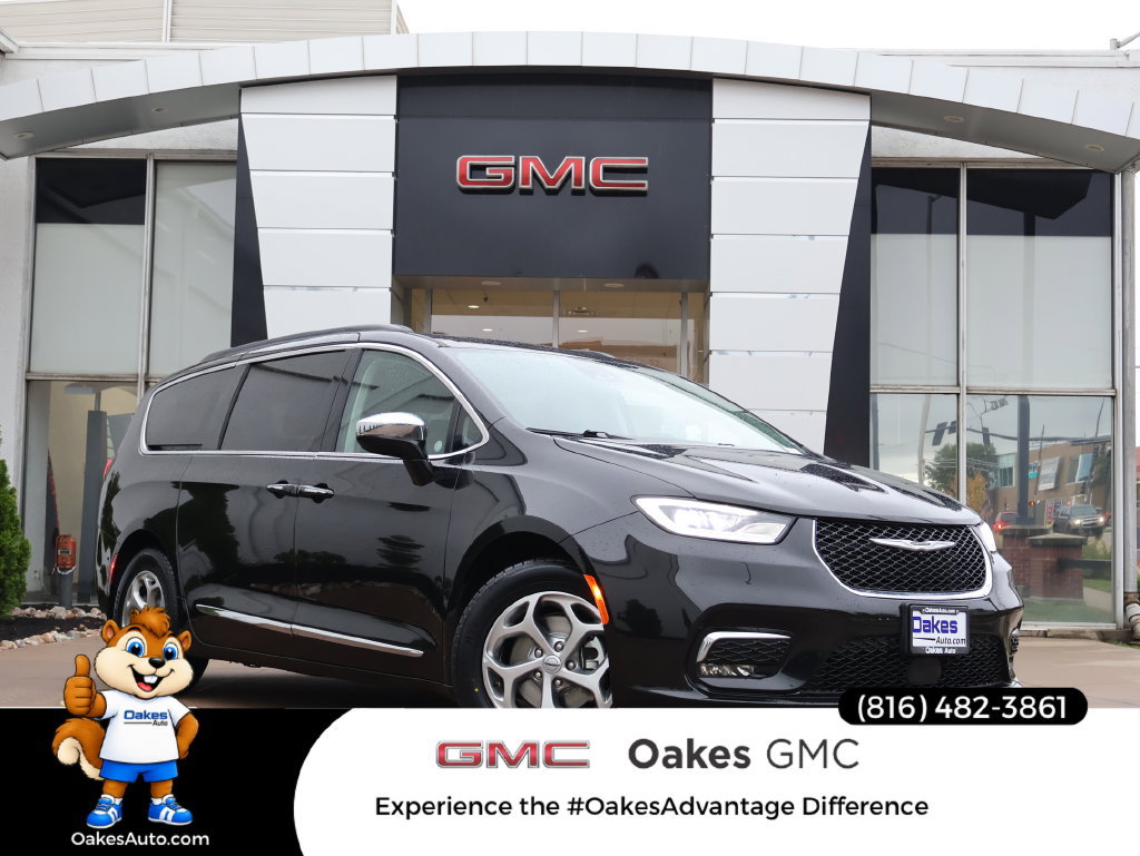 Used 2023 Chrysler Pacifica Limited FWD image 1