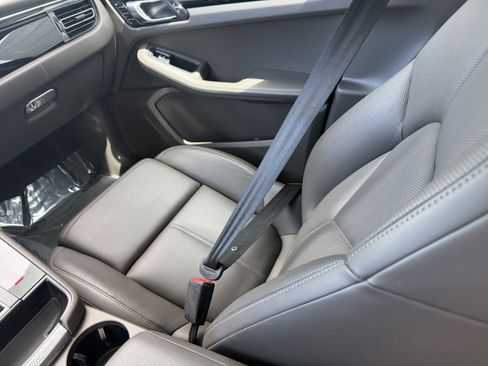 Certified 2023 Porsche Macan AWD/4WD image 20