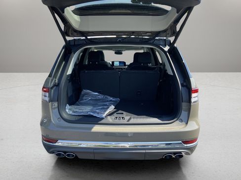 New 2025 Lincoln Aviator AWD w/ Equipment Group 101A image 8