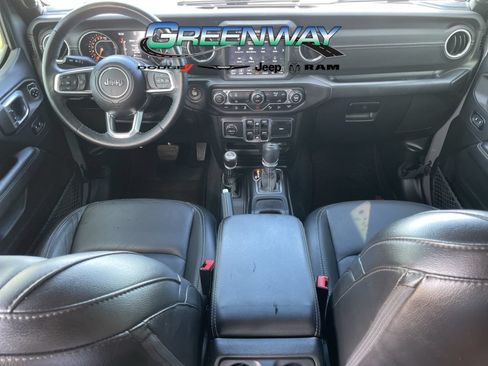 Used 2018 Jeep Wrangler Unlimited Sahara AWD/4WD image 13