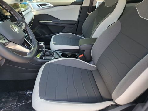 New 2025 Volkswagen Taos SE image 9