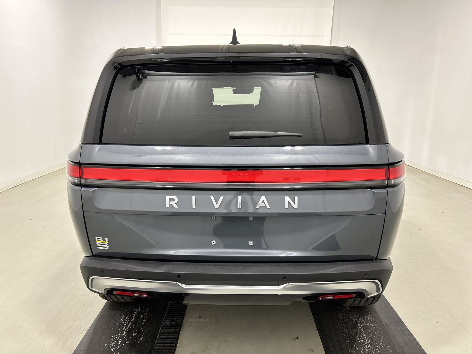 Used 2022 Rivian R1S Launch Edition Quad AWD/4WD image 4