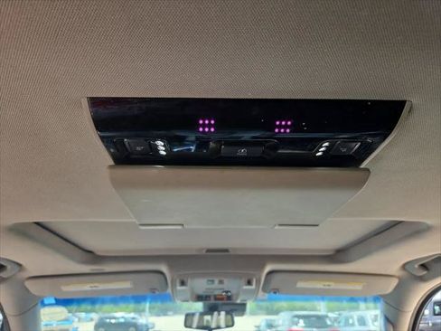 Used 2019 Cadillac Escalade ESV Luxury RWD image 16