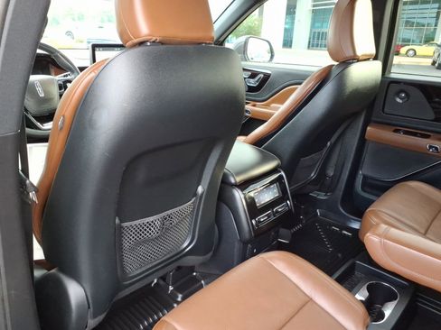 Used 2021 Lincoln Aviator Reserve w/ Equipment Group 208A AWD/4WD image 9