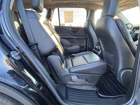 Used 2023 Lincoln Aviator AWD w/ Premium Package image 17