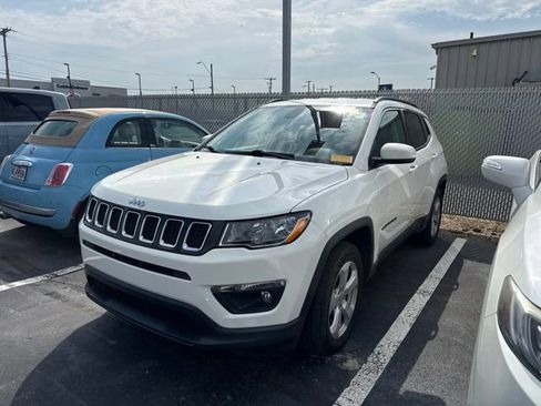 Used 2018 Jeep Compass Latitude w/ Popular Equipment Group FWD image 1