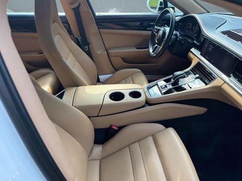 Used 2020 Porsche Panamera RWD image 29