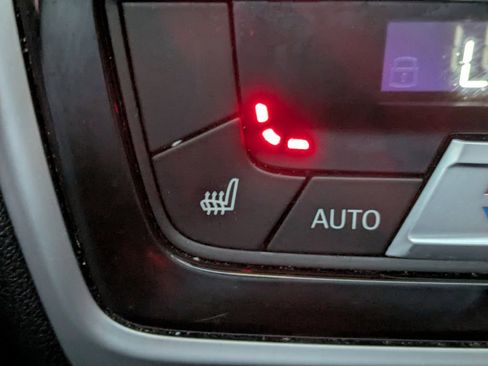 Used 2022 BMW X5 xDrive40i w/ M Sport Package image 17