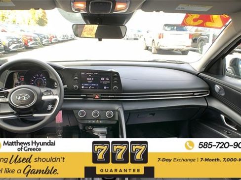 Used 2023 Hyundai Elantra SE image 19