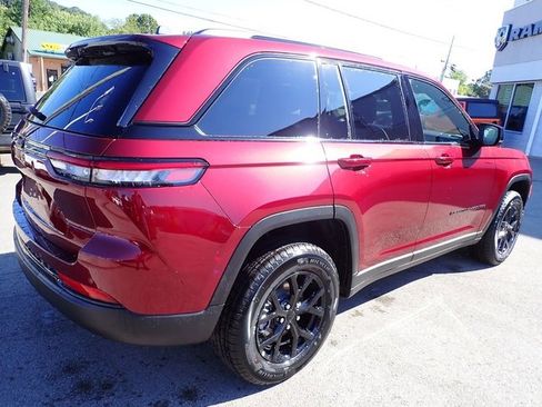 New 2025 Jeep Grand Cherokee Altitude image 7