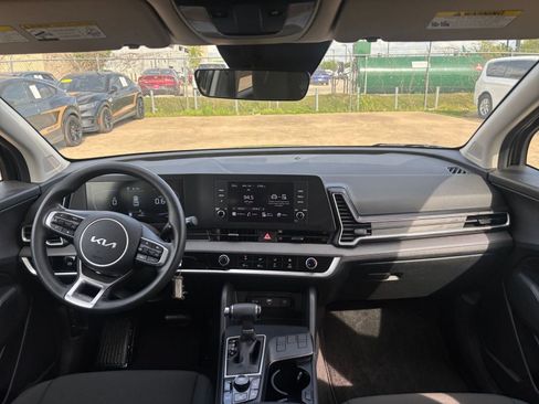 Used 2025 Kia Sportage LX image 32
