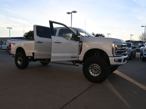 Used 2024 Ford F350 Platinum w/ FX4 Off-Road Package image 36