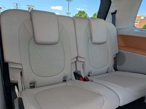 Used 2025 Volkswagen ID. Buzz Pro S Plus RWD image 13