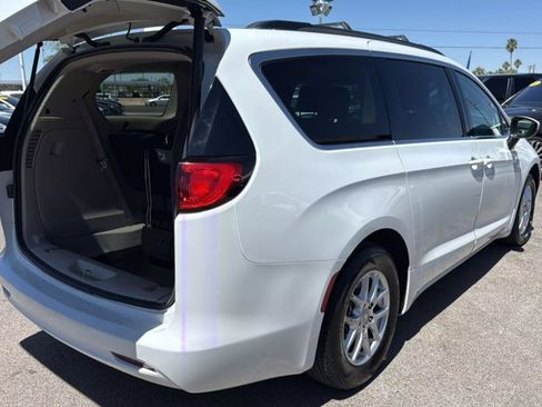 Used 2020 Chrysler Voyager Lxi image 14