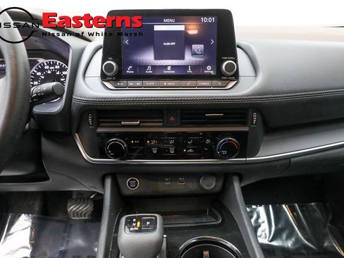 Used 2023 Nissan Rogue S image 19