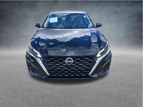 Used 2025 Nissan Altima 2.5 SV FWD image 2