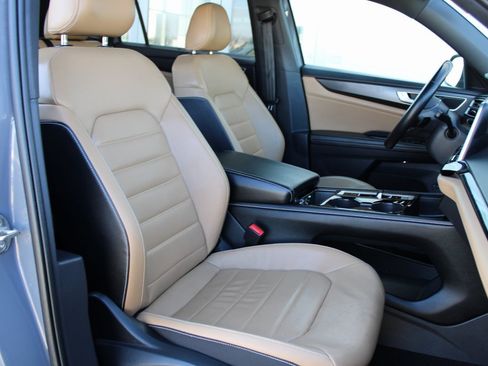 Certified 2024 Volkswagen Atlas Cross Sport SEL R-Line image 28