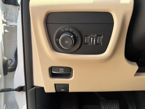 Used 2023 Jeep Grand Cherokee Limited AWD/4WD image 19