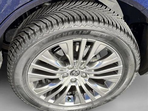 Used 2021 Toyota Venza XLE w/ Softex Package image 9