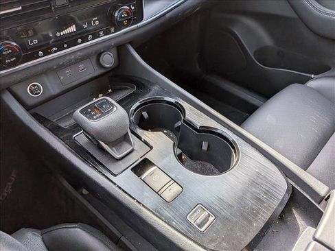 Used 2021 Nissan Rogue SV w/ Premium Package image 11