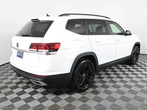 Certified 2022 Volkswagen Atlas SE w/ Black Wheel Package FWD image 6