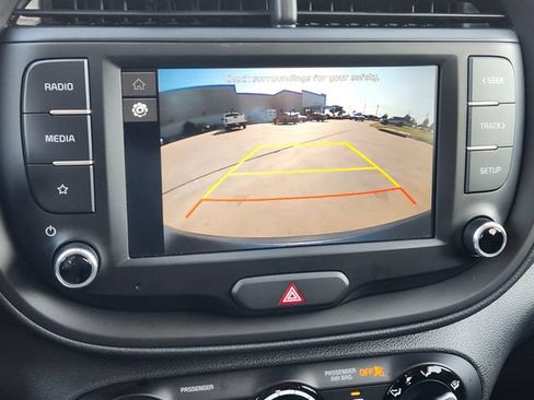Certified 2025 Kia Soul LX w/ LX Technology Package FWD image 18