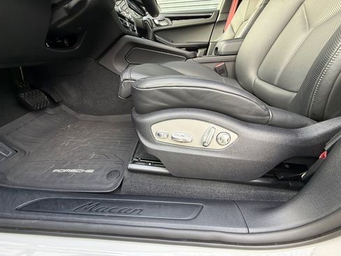 Certified 2025 Porsche Macan image 25