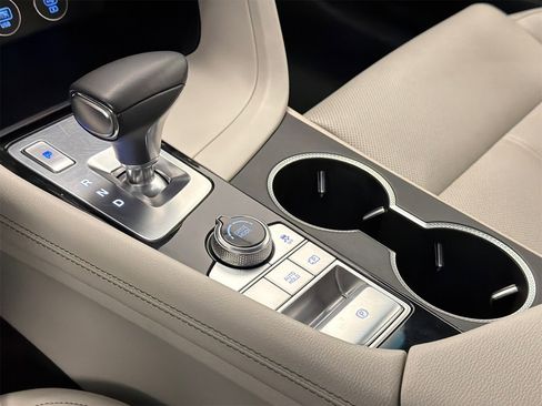 Used 2024 Genesis G70 2.5T image 28