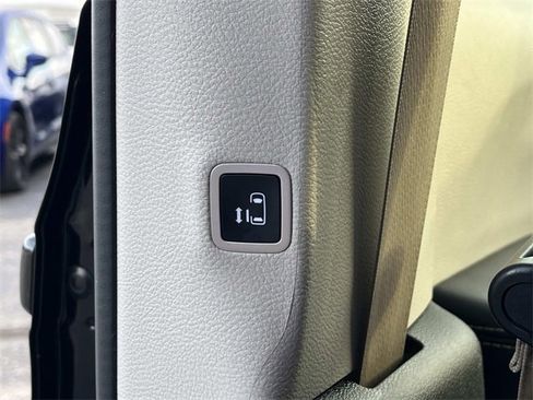 Used 2024 Chrysler Pacifica Touring-L image 20