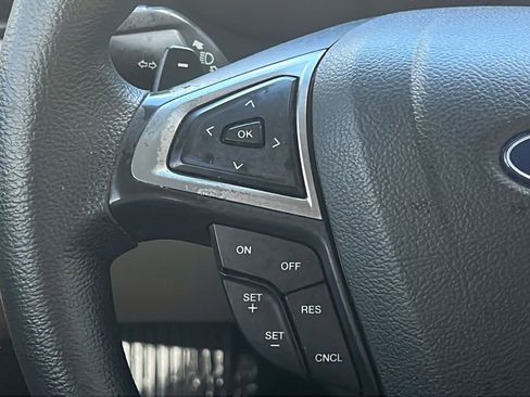 Used 2018 Ford Fusion SE w/ Fusion SE Technology Package FWD image 19