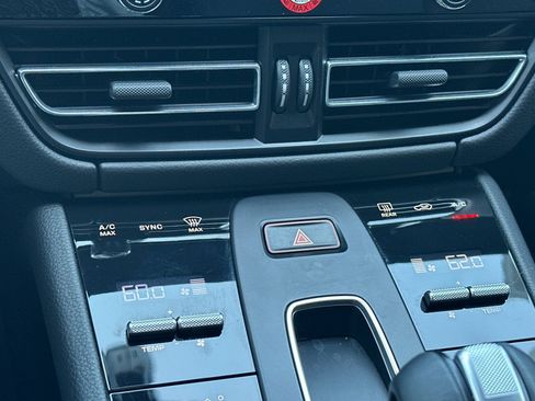 Certified 2024 Porsche Macan S AWD/4WD image 21