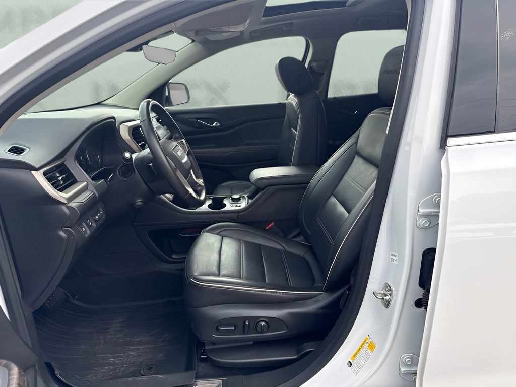 Used 2021 GMC Acadia Denali w/ Denali Technology Package FWD image 5