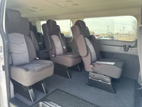 Used 2023 Ford Transit 350 XLT image 23