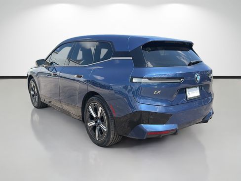 Used 2023 BMW iX xDrive50 w/ Sport Package AWD/4WD image 5