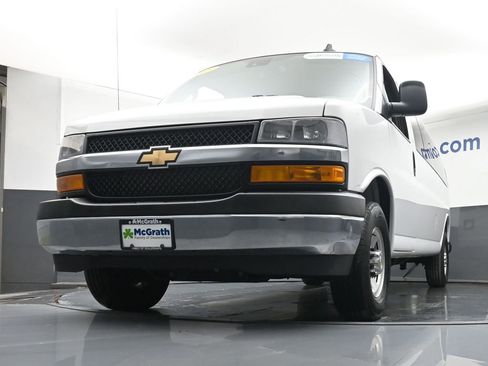 Used 2025 Chevrolet Express 3500 LT w/ LT Preferred Equipment Group RWD image 6