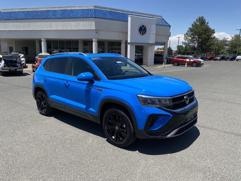 Certified 2023 Volkswagen Taos SE w/ Panoramic Sunroof Package FWD image 43