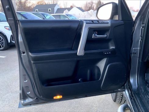 Used 2014 Toyota 4Runner Limited image 22
