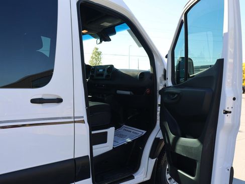 Used 2019 Mercedes-Benz Sprinter 2500 image 16