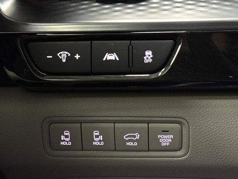 Used 2024 Kia Carnival SX Prestige FWD image 25