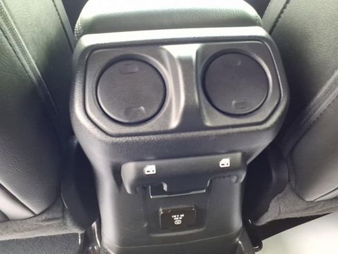 Used 2022 Jeep Wrangler Unlimited Sahara AWD/4WD image 14