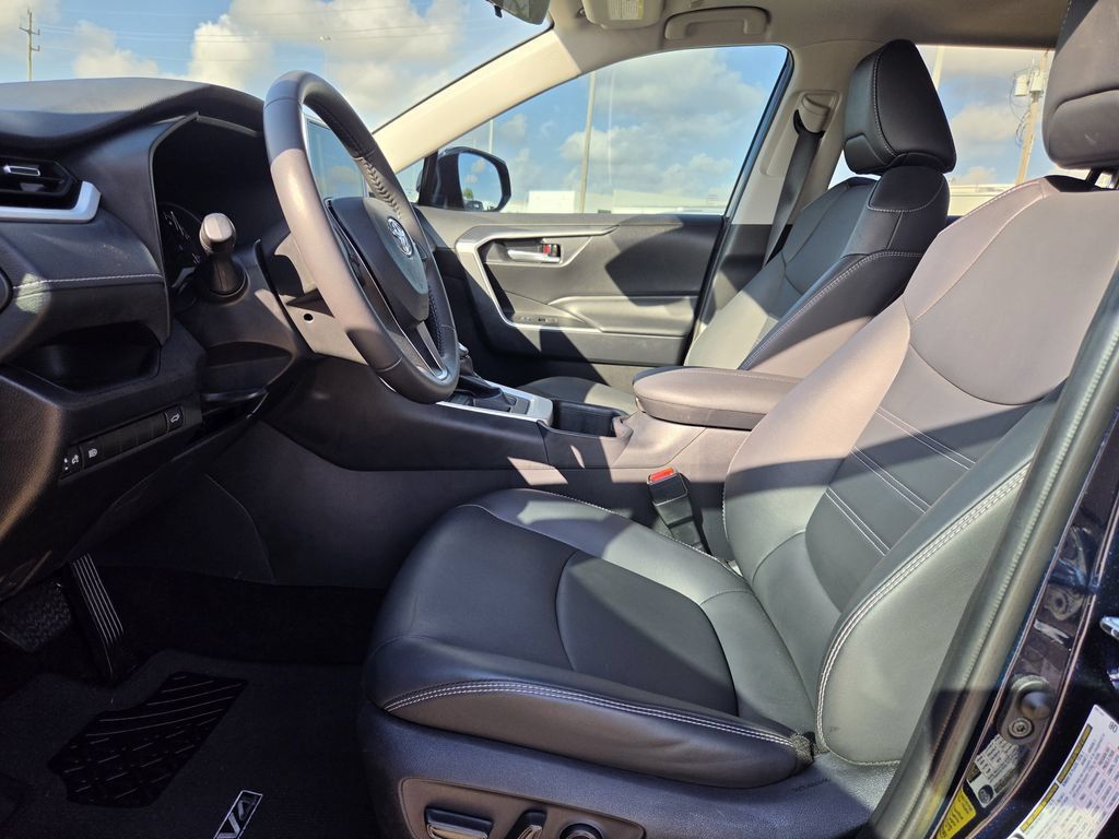 Used 2025 Toyota RAV4 XLE Premium FWD image 27