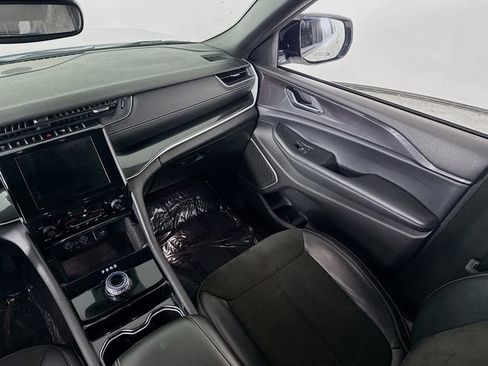 Used 2021 Jeep Grand Cherokee L Laredo image 22