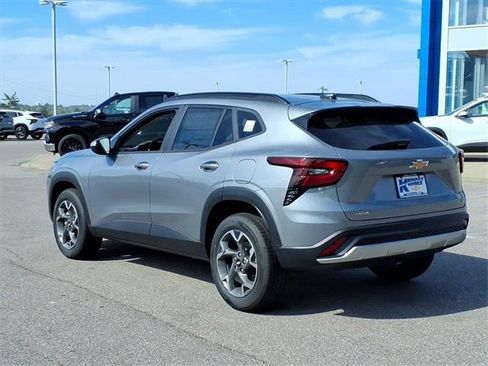 New 2026 Chevrolet Trax LT w/ LT Convenience Package FWD image 5