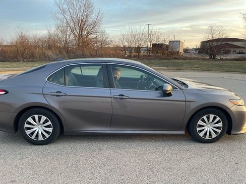 Used 2019 Toyota Camry L image 2