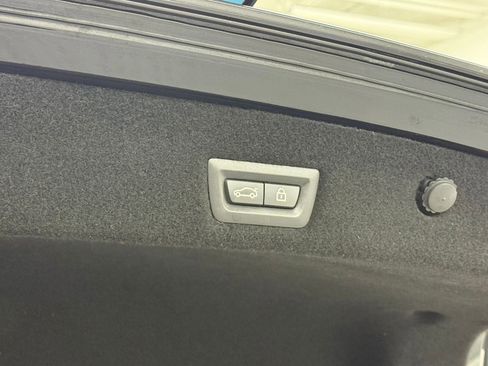 Used 2018 BMW 740e xDrive image 49