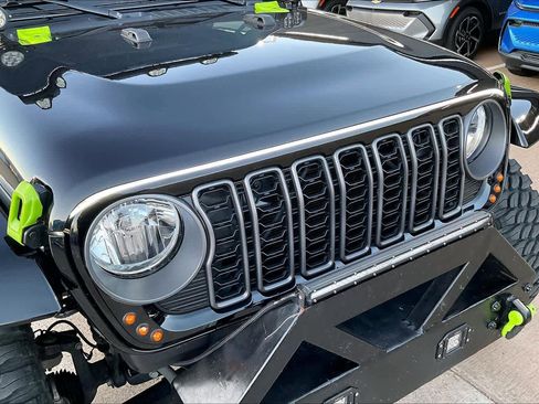 Used 2025 Jeep Gladiator Sport image 28